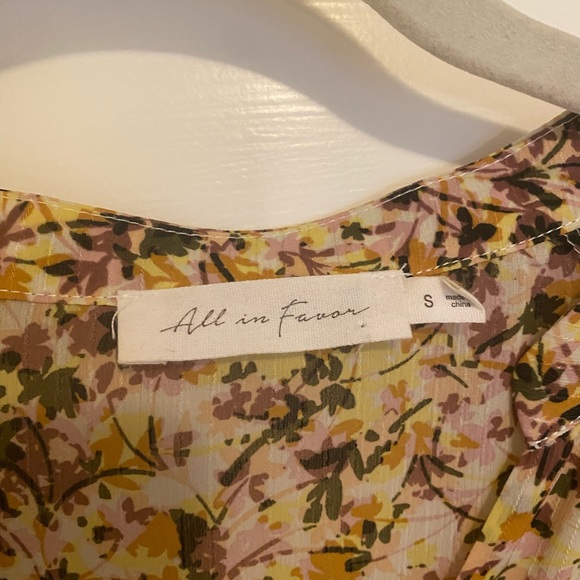 All in Favor floral blouse - Picture 5 of 5